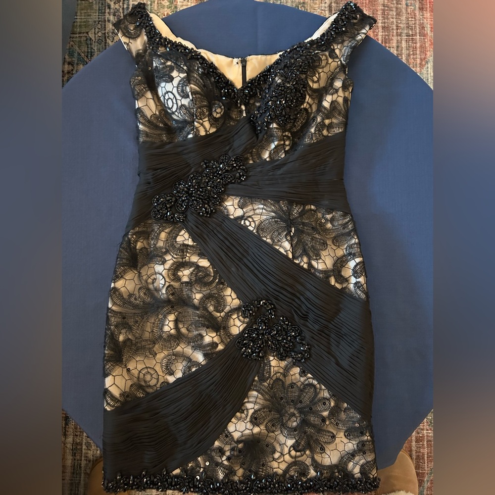 Lace Beaded Off-the-Shoulder Mac Duggal Dress, size 4